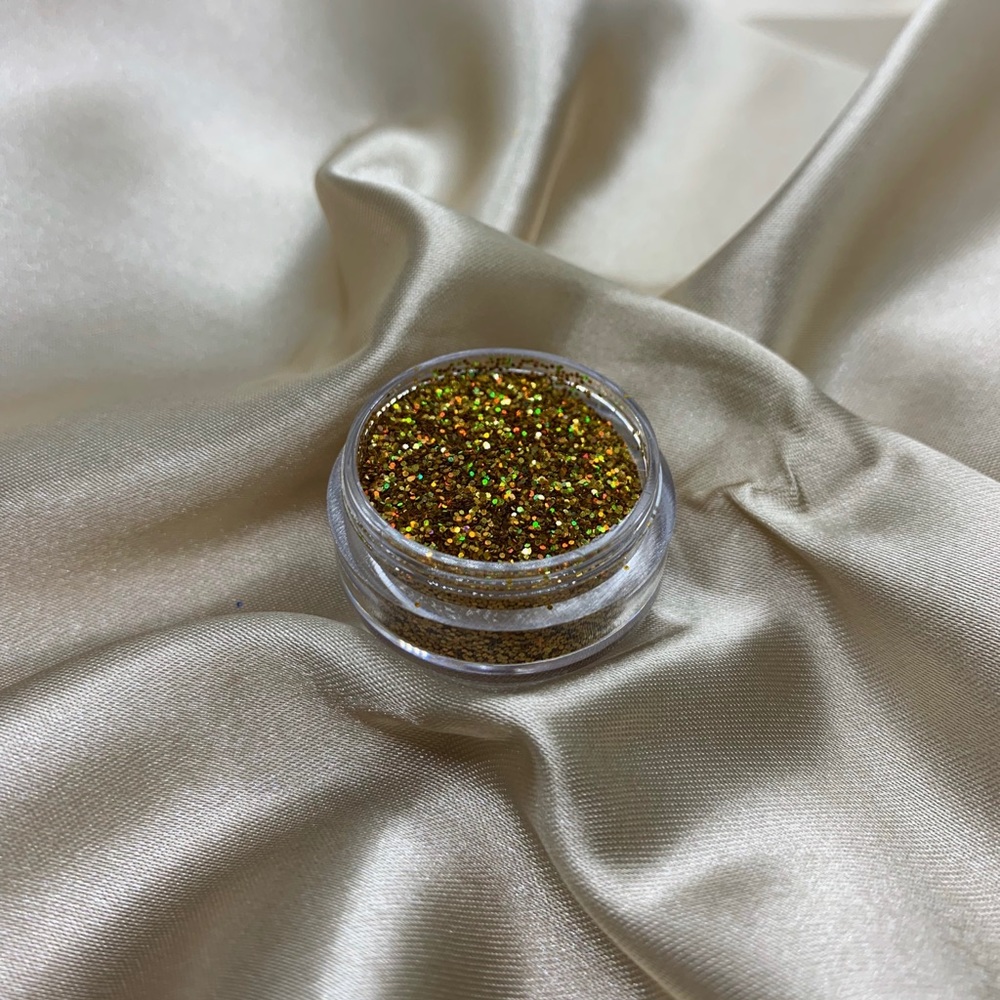 Cosmetic glitter